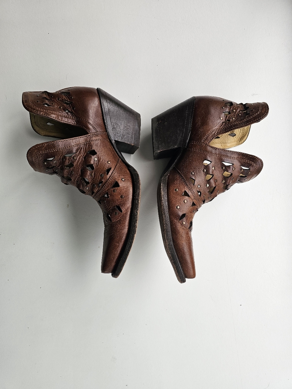 Ariat Dixon Women's Leather Studded Amber Cutout Ankle Booties - Size 7.5 - Picture 7 of 13